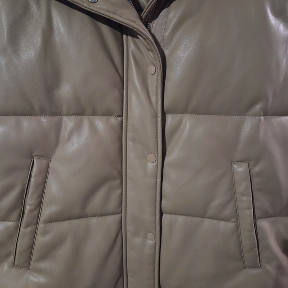 Abercrombie & Fitch Light Brown Puffer Vest - Picture 4 of 6